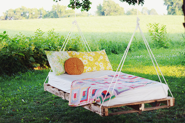 Floating Bed for garden diy pallet swing bed BRVXULH