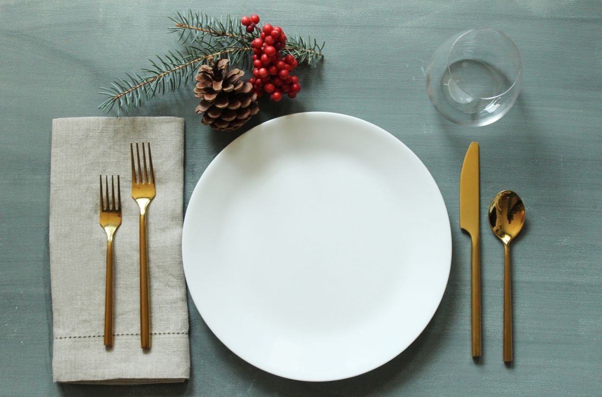 table setting simplify your holidays: easy u0026 gorgeous christmas table settings PUTRLTE