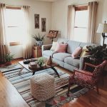 vintage boho style living room with light neutral walls and pops of color VKYRJRU
