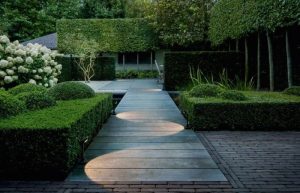 Hardscaping 101: Pathway Lighting - Gardenista