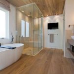 20 Beautiful Bathrooms With Wood Laminate Flooring
