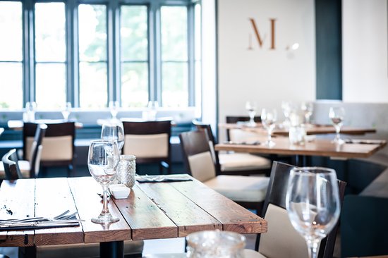 Montpellier Lodge: Relaxed dining in a contemporary setting