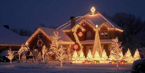 Easily Hang Outdoor Christmas Lights | Integrity Electric