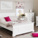 Designed shabby chic bedroom furniture sets gives simplicity and elegant  look
