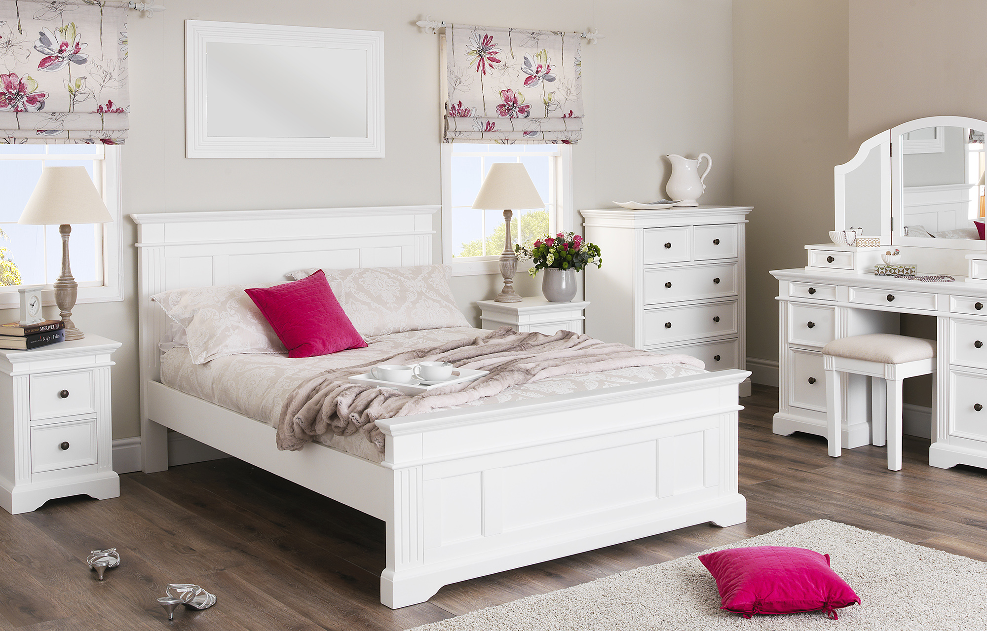 Designed shabby chic bedroom furniture sets gives simplicity and elegant  look