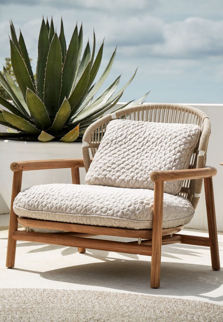 1698448291_Outdoor-Lounge-Chairs.jpg