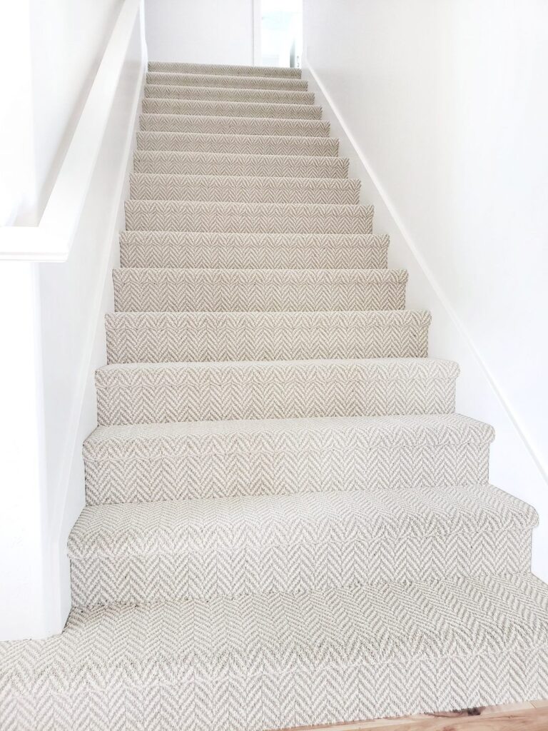 1698452441_Carpet-Stair-Modern.jpg