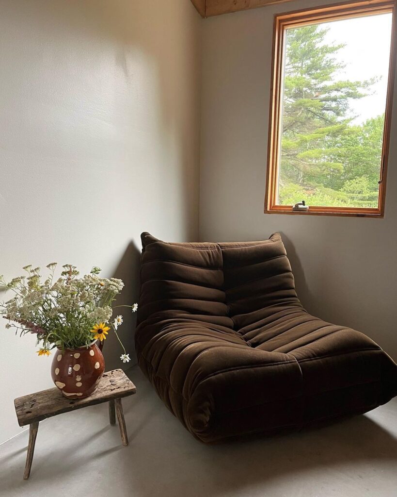 1698456060_Lounge-Chair.jpg
