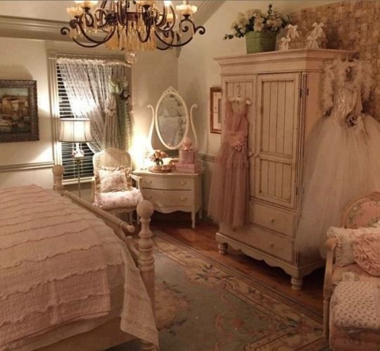 1698458356_Shabby-Chic-Bedroom-Furniture.jpg