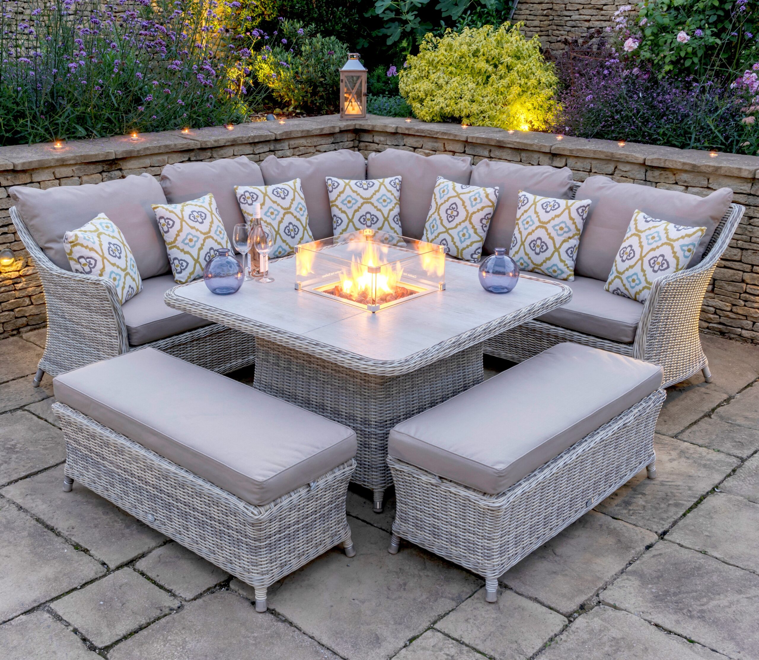 What you when buying rattan garden
  furniture should pay attention