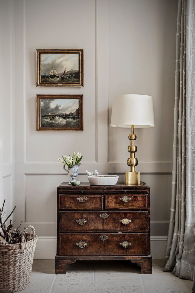 1698469290_Antique-Living-Room.jpg