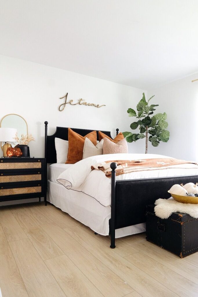 1698470306_Black-Bedroom-Furnitures.jpg