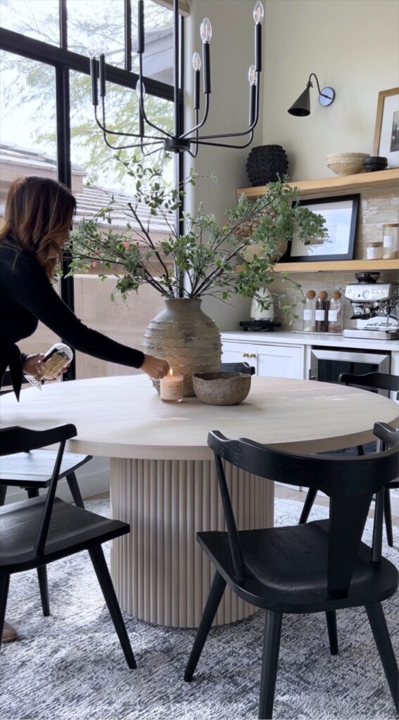 1698474932_Modern-Round-Tables.jpg
