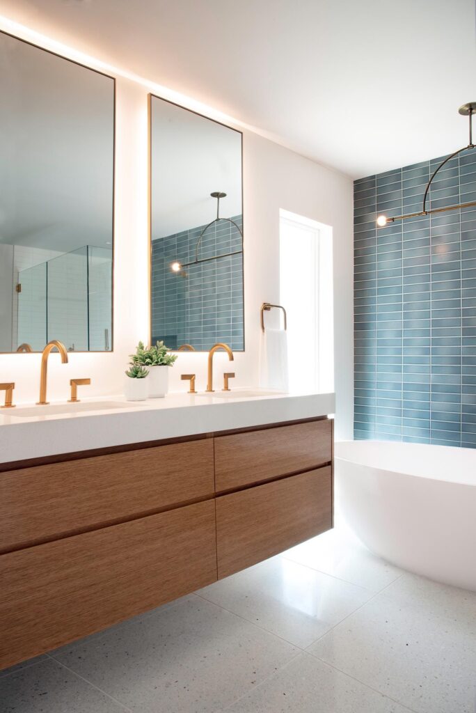 1698477858_White-Bathroom-Light-Fixtures.jpg