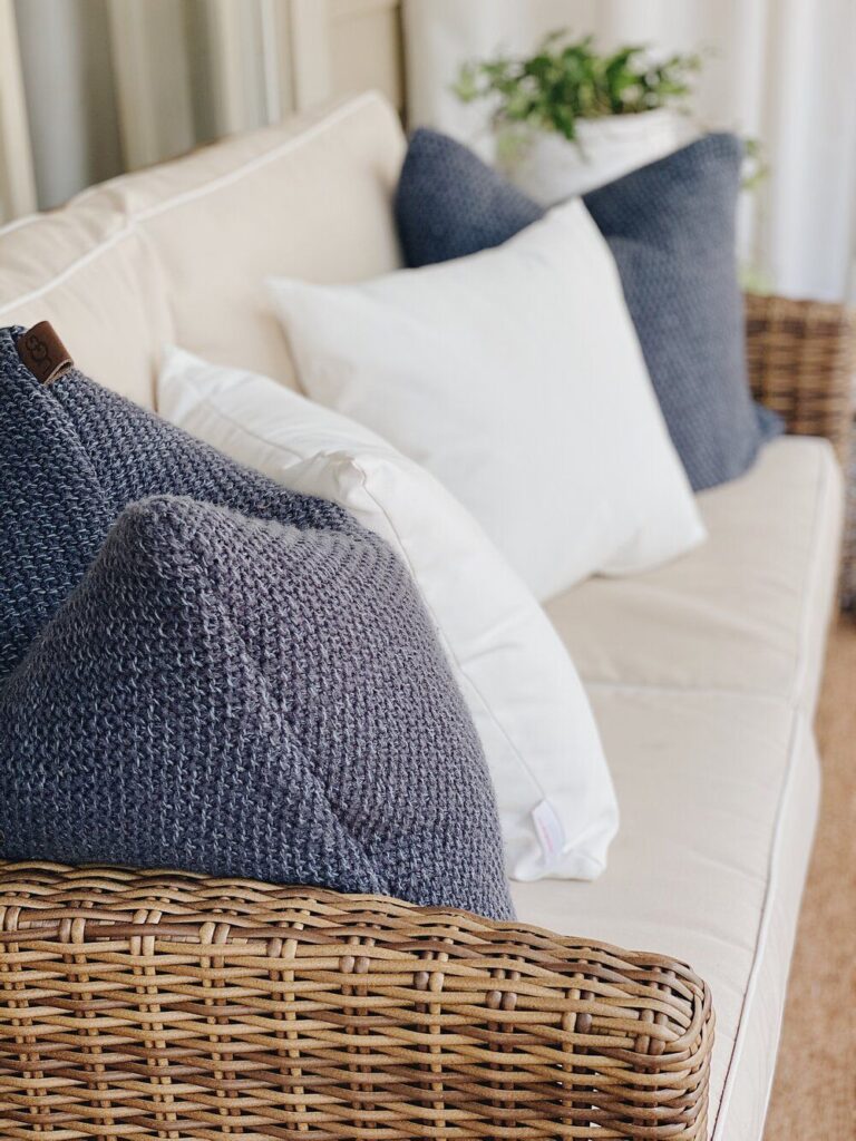 1698477999_Wicker-Loveseat.jpg