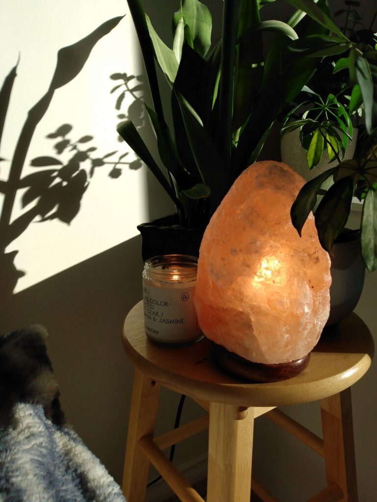 1698487105_Salt-lamp-on.jpg