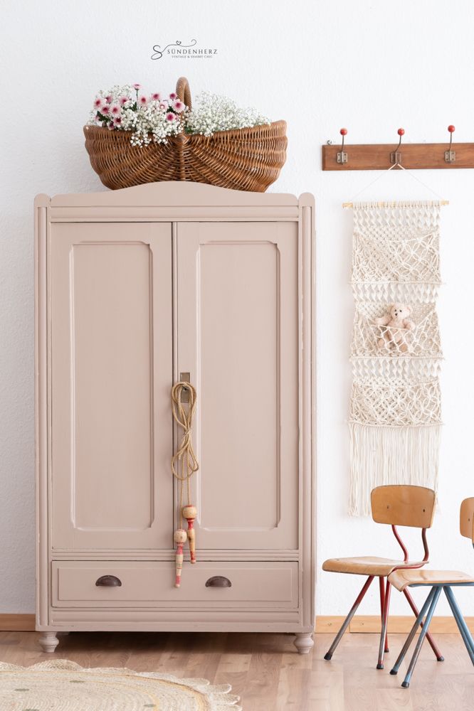 1698496310_Shabby-Chic-Furniture.jpg
