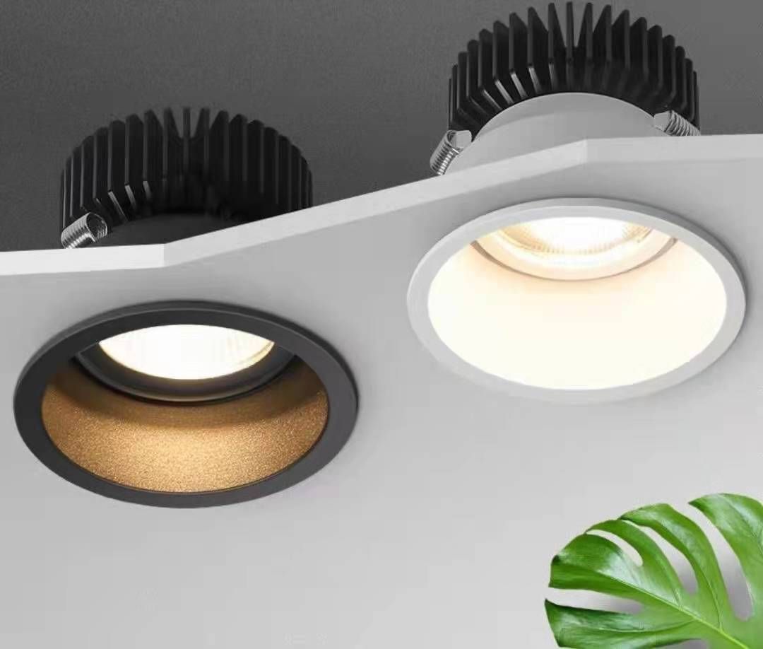 LED outdoor spotlight: universally
  applicable