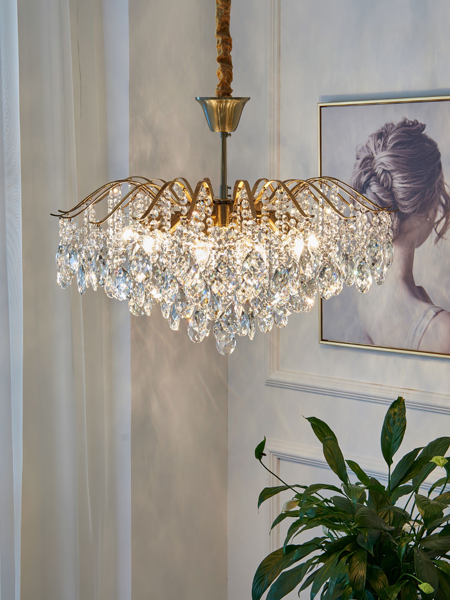 Crystal chandelier: charming sparkle
  guarantee included!