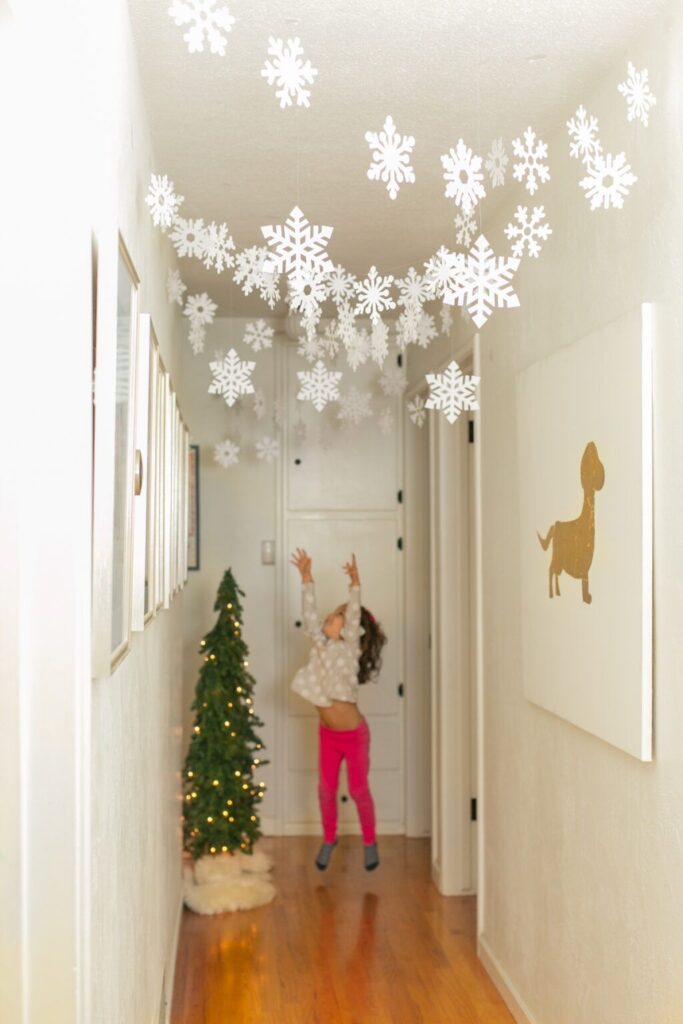 1698509554_DIY-christmas-decorations.jpg