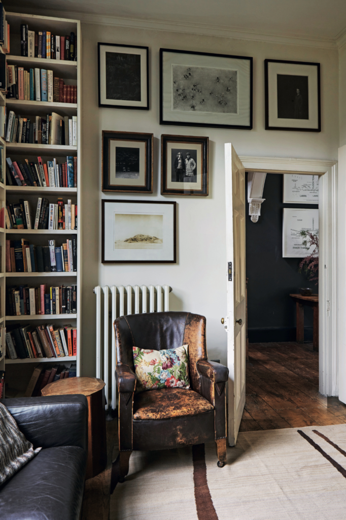 1698517670_English-Armchair.png