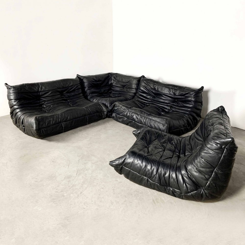 BLACK-LEATHER-SOFAS.png