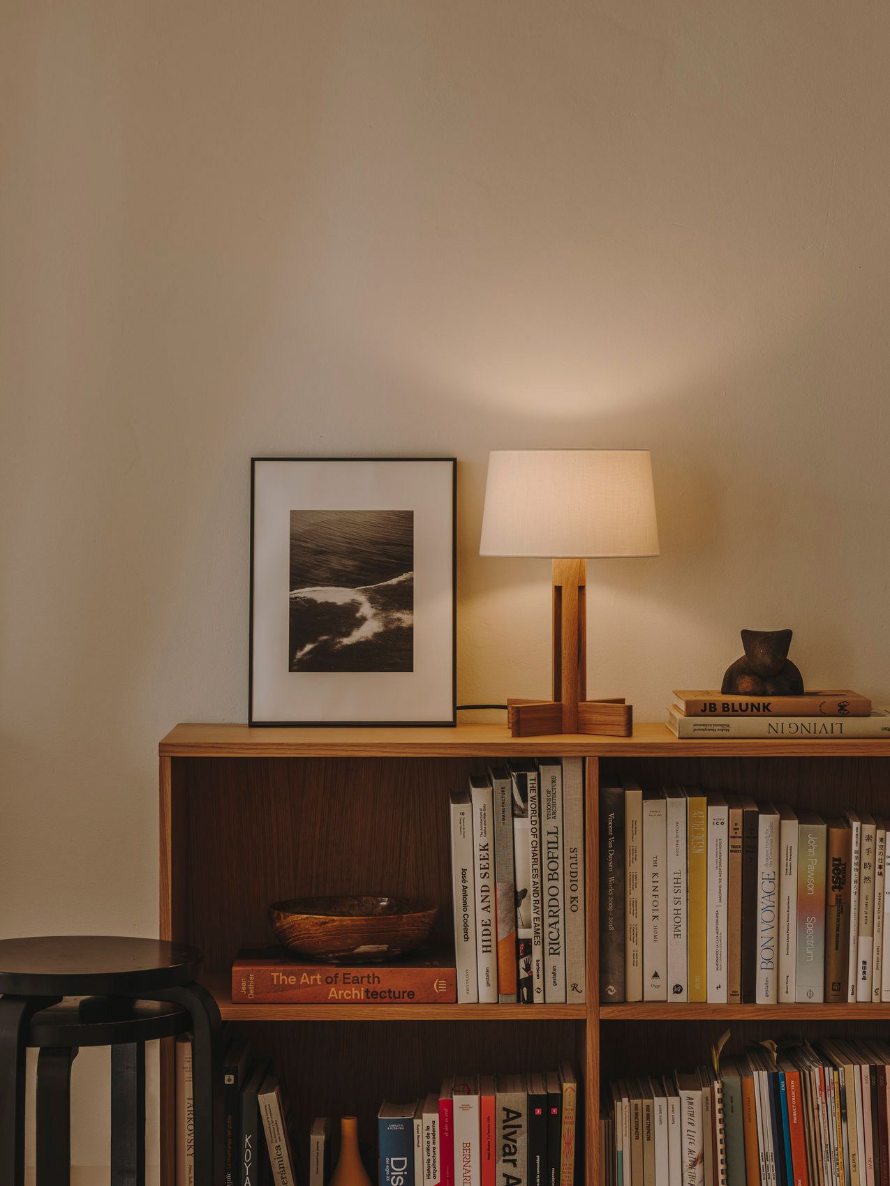 Universally applicable: wood table lamps